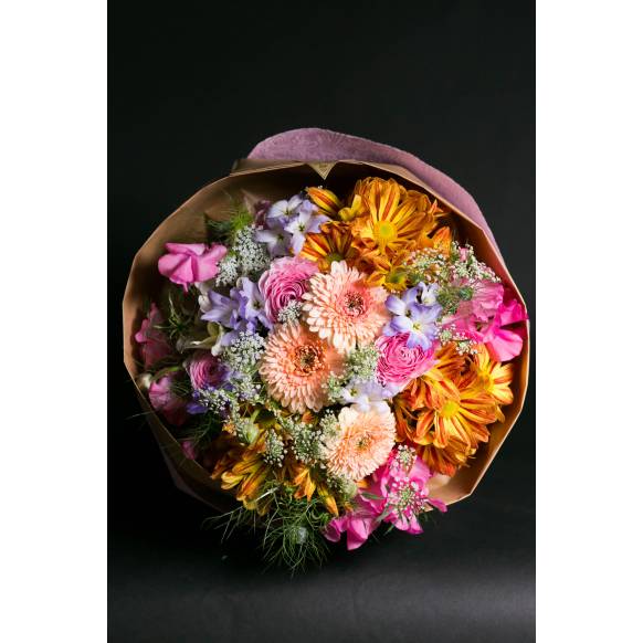 デザイナーおまかせ季節の旬な花束Lサイズ～MIXカラーでおまかせ～一般カテゴリー