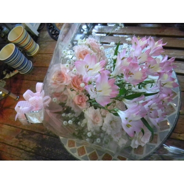 レインボーガーベラの花束