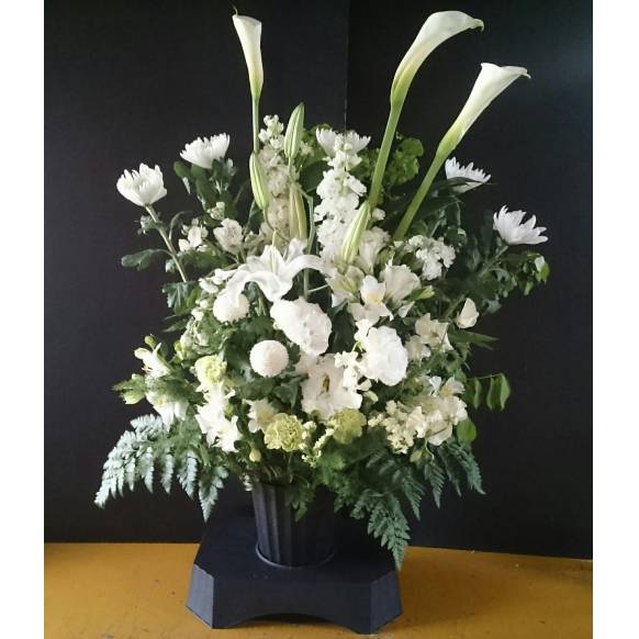 赤バラとかすみ草の花束