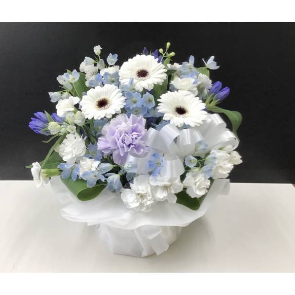 赤バラとかすみ草の花束
