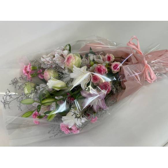 ホワイト・ピンク系の豪華な花束｜花キューピット・ フラワー