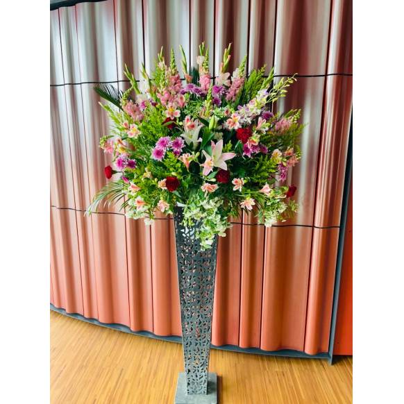 お取り寄せ オリジナルフラワー お祝用スタンド花 1段 黒アイアン｜花