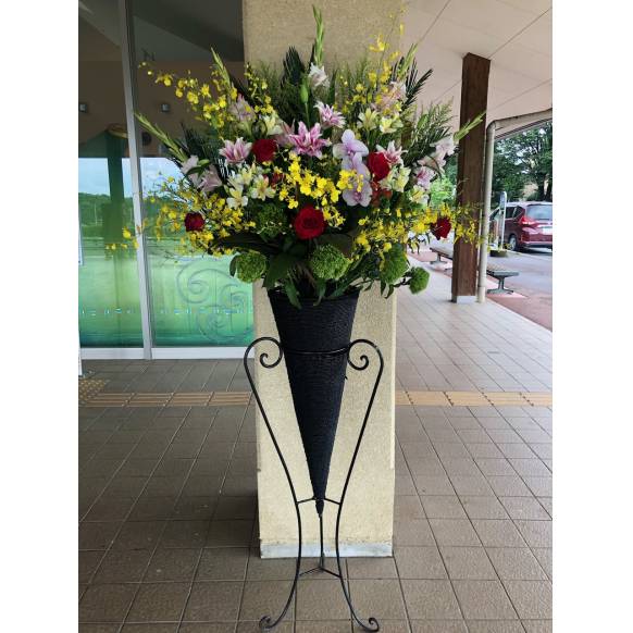 ひまわりと青いリボンのアレンジ