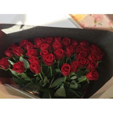 プロポーズに40本の赤いバラの花束 インターネット花キューピット フラワーギフト 手渡し
