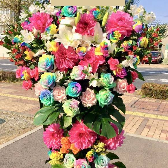 レインボーローズ使用 カラフルスタンド花2段 T インターネット花キューピット フラワーギフト 手渡し