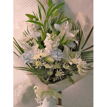 オリエンタルユリ カーネーション 他お供え花束 インターネット花キューピット フラワーギフト 手渡し