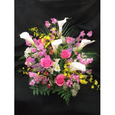 華やかな色合いのアレンジメントおまかせ インターネット花キューピット フラワーギフト 手渡し