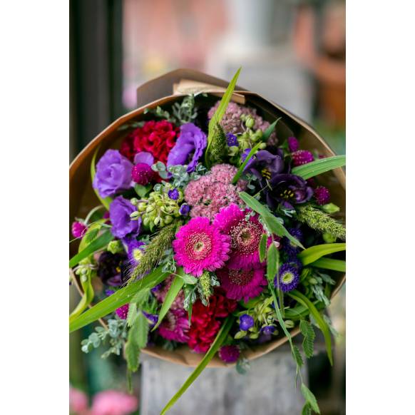 一般カテゴリー,デザイナーおまかせ花束Mサイズ~シックな感じ~,フローリストせきど