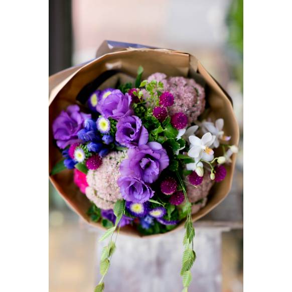 一般カテゴリー,デザイナーおまかせ花束Mサイズ~シックな感じ~,フローリストせきど