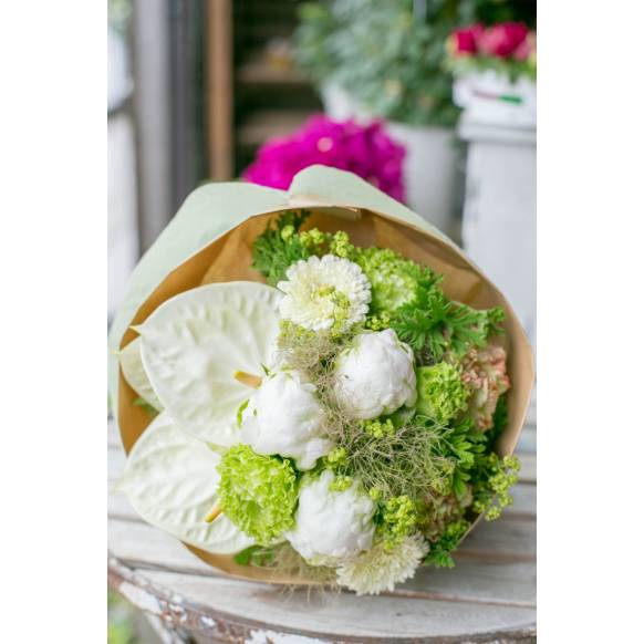 一般カテゴリー,デザイナーおまかせ花束Mサイズ～清楚な感じ～,フローリストせきど