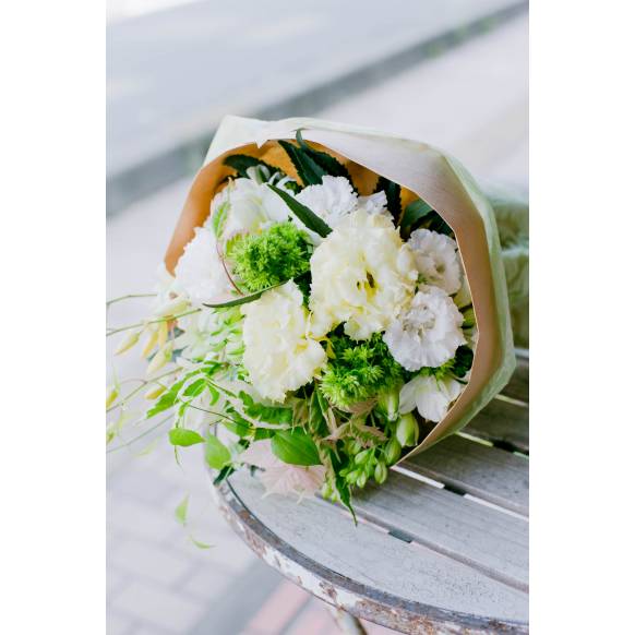 一般カテゴリー,デザイナーおまかせ花束Mサイズ～清楚な感じ～,フローリストせきど