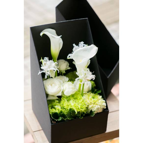 サプライズBOXフラワー～トール型～清楚な感じでおまかせ一般カテゴリー