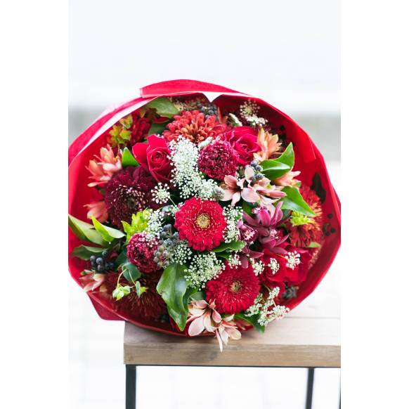 デザイナーおまかせ季節の旬な花束LLサイズ～シックな感じ～一般カテゴリー