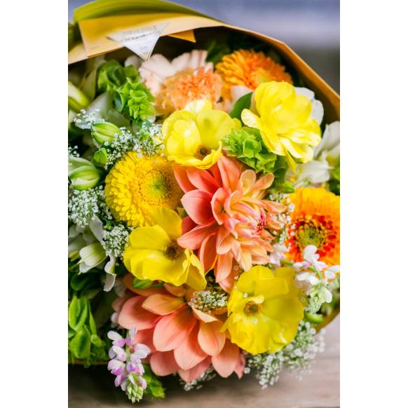 一般カテゴリー,デザイナーおまかせ季節の旬な花束Lサイズ～明るい感じ～,フローリストせきど