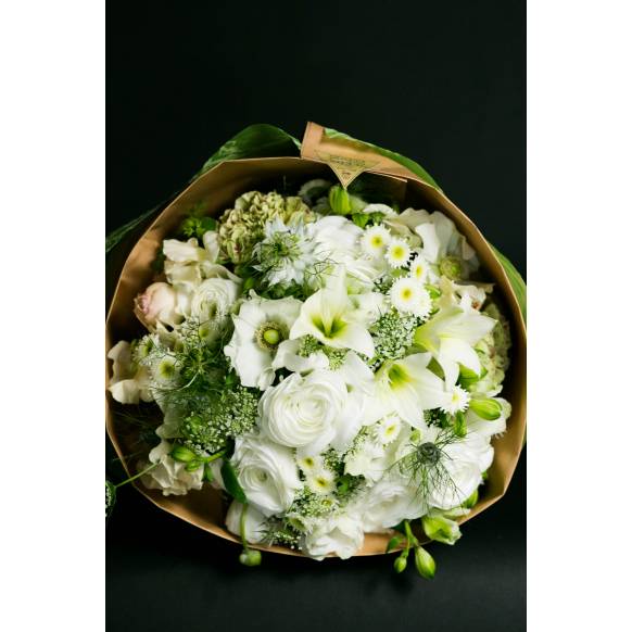 デザイナーおまかせ季節の旬な花束LLサイズ～清楚な感じ～一般カテゴリー