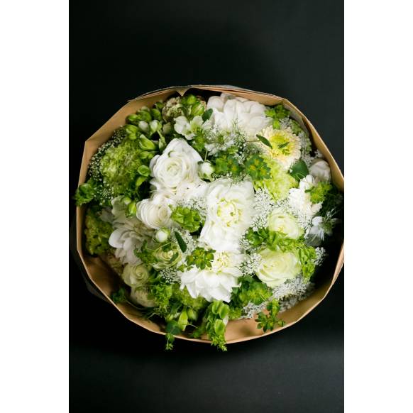 デザイナーおまかせ季節の旬な花束LLサイズ～清楚な感じ～一般カテゴリー