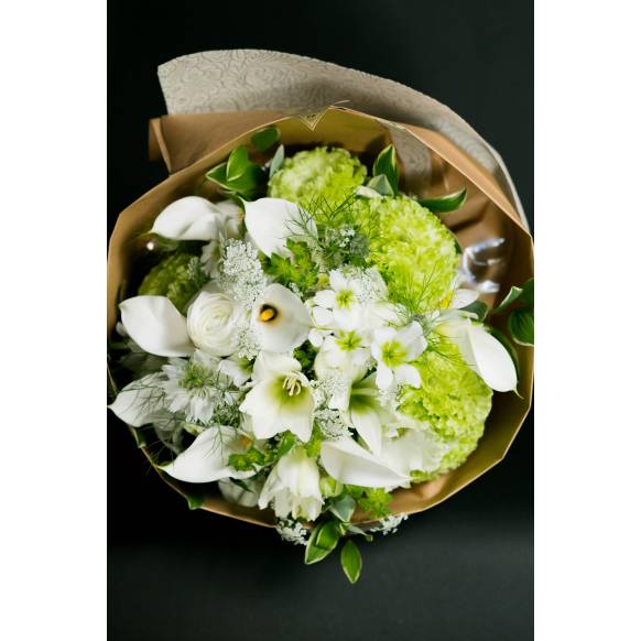 デザイナーおまかせ季節の旬な花束LLサイズ～清楚な感じ～一般カテゴリー