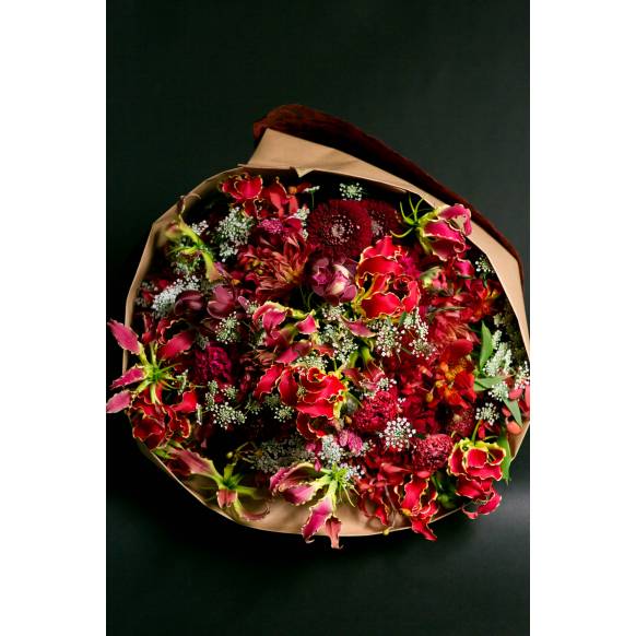 デザイナーおまかせ季節の旬な花束3Lサイズ～シックな感じ～一般カテゴリー