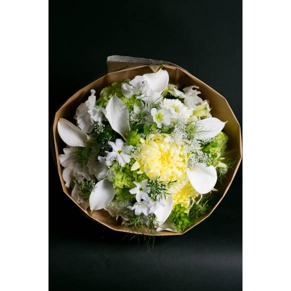 デザイナーおまかせ季節の旬な花束LLサイズ～清楚な感じ～一般カテゴリー