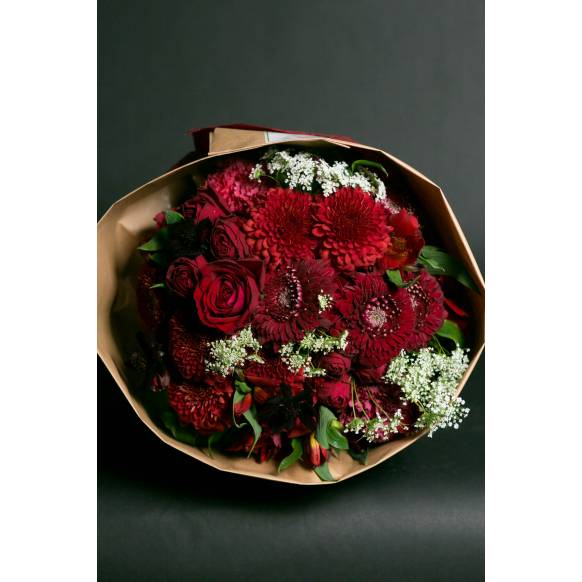 デザイナーおまかせ季節の旬な花束Lサイズ～シックな感じ～一般カテゴリー