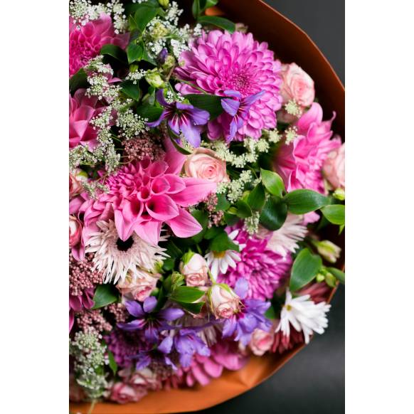 デザイナーおまかせ季節の旬な花束3lサイズ 淡い可愛い感じ インターネット花キューピット お取り寄せフラワーギフト