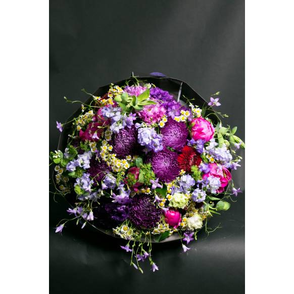 デザイナーおまかせ季節の旬な花束3Lサイズ～シックな感じ～一般カテゴリー