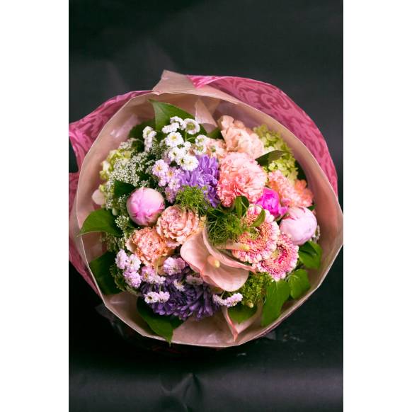 デザイナーおまかせ季節の旬な花束Lサイズ～淡い可愛い感じ～一般カテゴリー