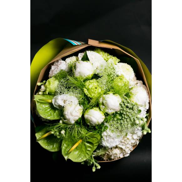 デザイナーおまかせ季節の旬な花束LLサイズ～清楚な感じ～一般カテゴリー