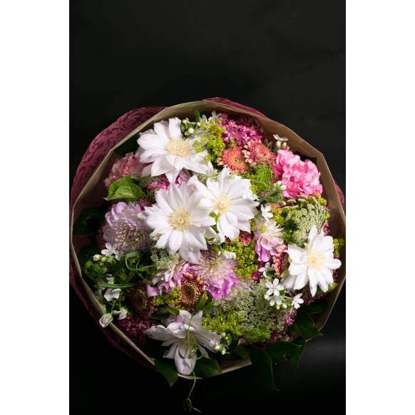 デザイナーおまかせ季節の旬な花束3Lサイズ～淡い可愛い感じ～一般カテゴリー