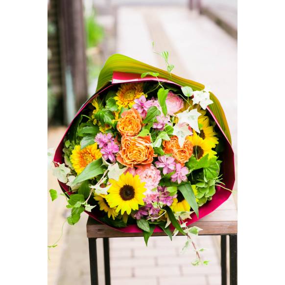 デザイナーおまかせ季節の旬な花束LLサイズ～明るめな感じ～一般カテゴリー