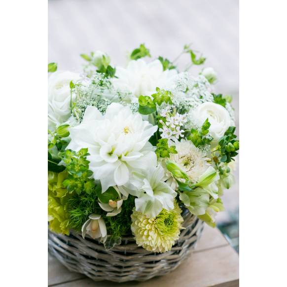 一般カテゴリー,デザイナーおまかせ季節の旬なアレンジメントLサイズ～清楚な感じ～,フローリストせきど