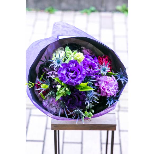 デザイナーおまかせ季節の旬な花束Lサイズ～シックな感じでおまかせ～一般カテゴリー
