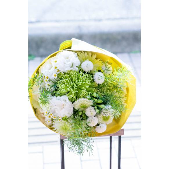 デザイナーおまかせ季節の旬な花束Lサイズ～清楚な感じでおまかせ～一般カテゴリー