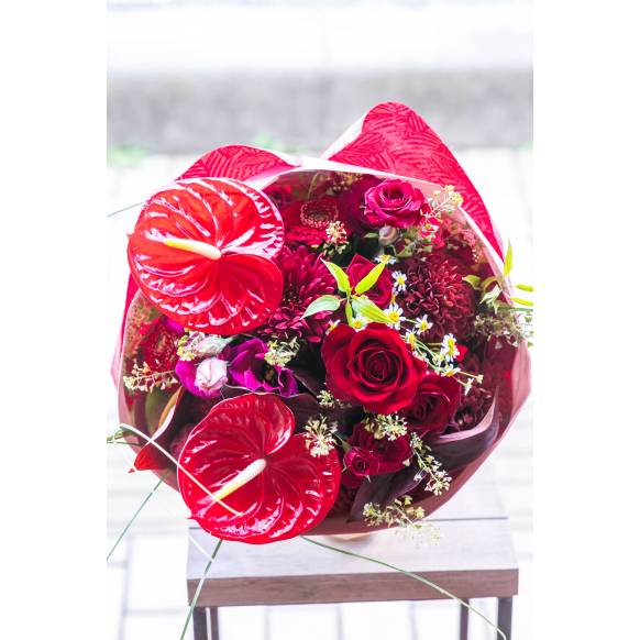 デザイナーおまかせ季節の旬な花束LLサイズ～シックな感じでおまかせ～一般カテゴリー