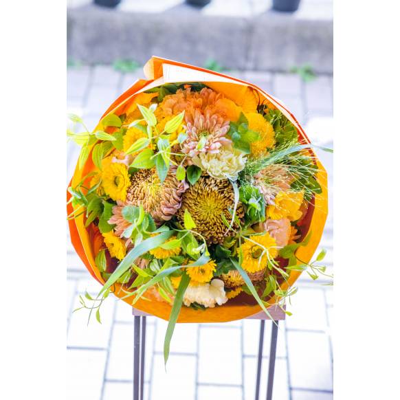 デザイナーおまかせ季節の旬な花束LLサイズ～明るい感じでおまかせ～一般カテゴリー