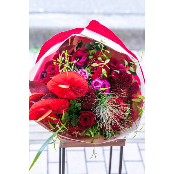 デザイナーおまかせ季節の旬な花束LLサイズ～シックな感じでおまかせ～一般カテゴリー