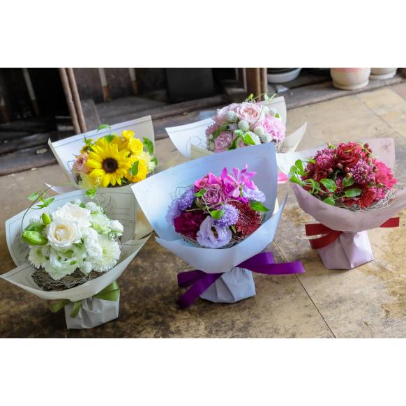 一般カテゴリー,ラッピング外さず花瓶要らず！そのまま飾れる花束・ナチュールMサイズ～清楚な感じでおまかせ～,フローリストせきど