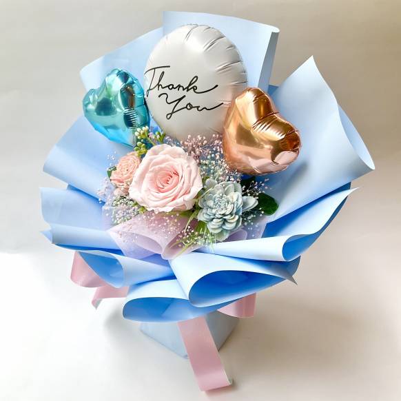 花束を手に お取り寄せ オリジナルフラワー ローズスタンディングブーケ