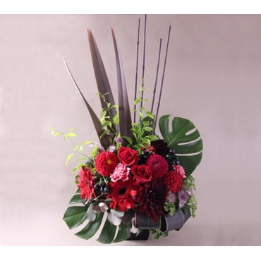 お取り寄せ オリジナルフラワー 縦型アレンジ黒陶器｜花キューピット