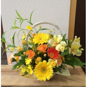 フラワーアレンジメント　ガーベラ no.4ガーベラメインアレンジメント￥3,850 ｜ 和泉市や堺市の