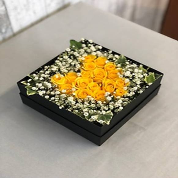 一般カテゴリー,イエローハートのアレンジメント*ボックスフラワー,フローリストさくら本店