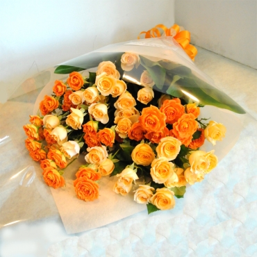 スプレーバラの花束 オレンジ インターネット花キューピット フラワーギフト 手渡し