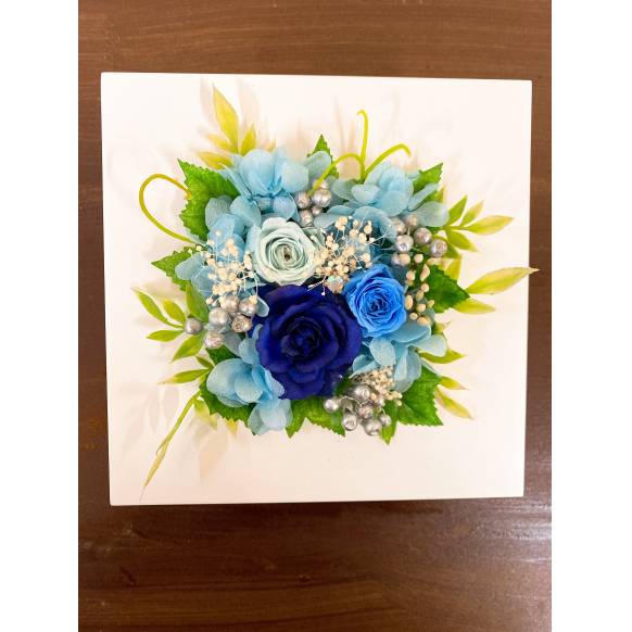 素敵な壁掛けフレーム ペールブルーのプリザーブドフラワー ホワイトフレーム インターネット花キューピット お取り寄せフラワーギフト 素敵な壁掛けフレーム ペールブルーのプリザーブドフラワー ホワイトフレーム インターネット花キューピット お取り寄せフラワーギフト