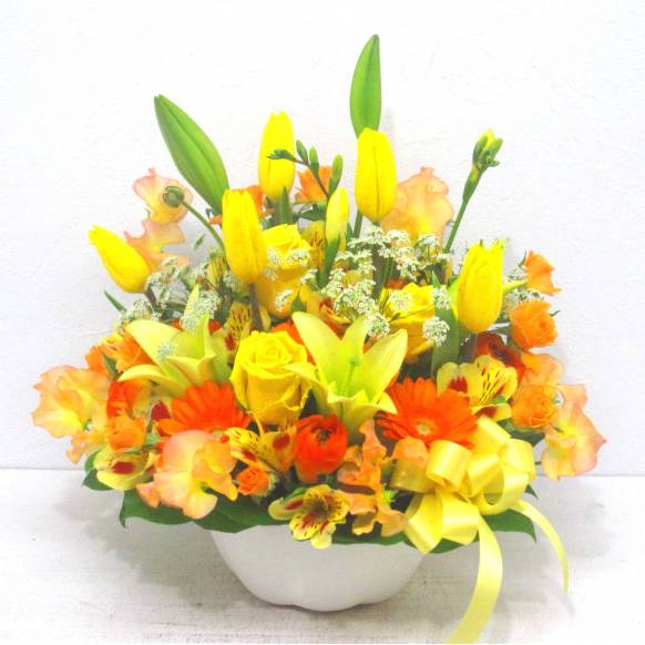 《Flower arrangement》Enjoy Spring Bright Flowers 一般カテゴリー