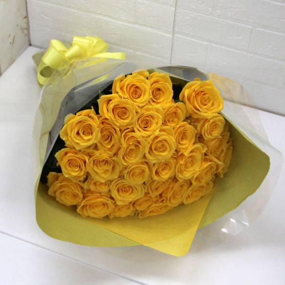 幸せの黄色いバラ３０本の花束 インターネット花キューピット フラワーギフト 手渡し