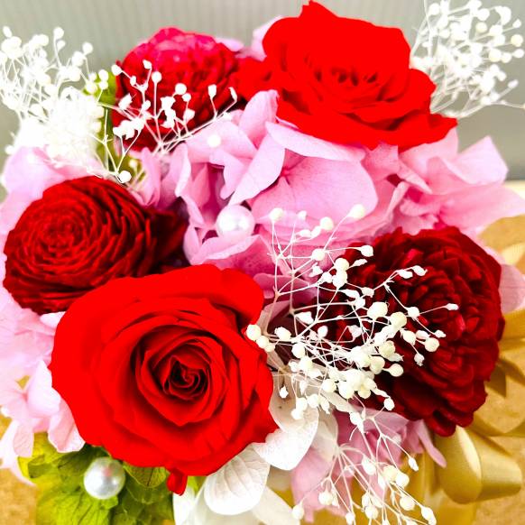 一般カテゴリー,赤バラのボリュームのあるプリザーブドフラワー　クリアケース付き　白陶器,ポピー