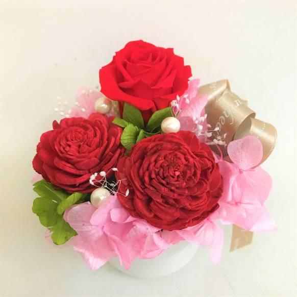 赤バラのプリザーブドフラワー白陶器 クリアケース付き一般カテゴリー