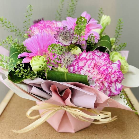 ピンク系可愛いラッピングアレンジメント一般カテゴリー
