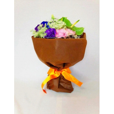 青バラが入った可愛い花束 インターネット花キューピット フラワーギフト 手渡し